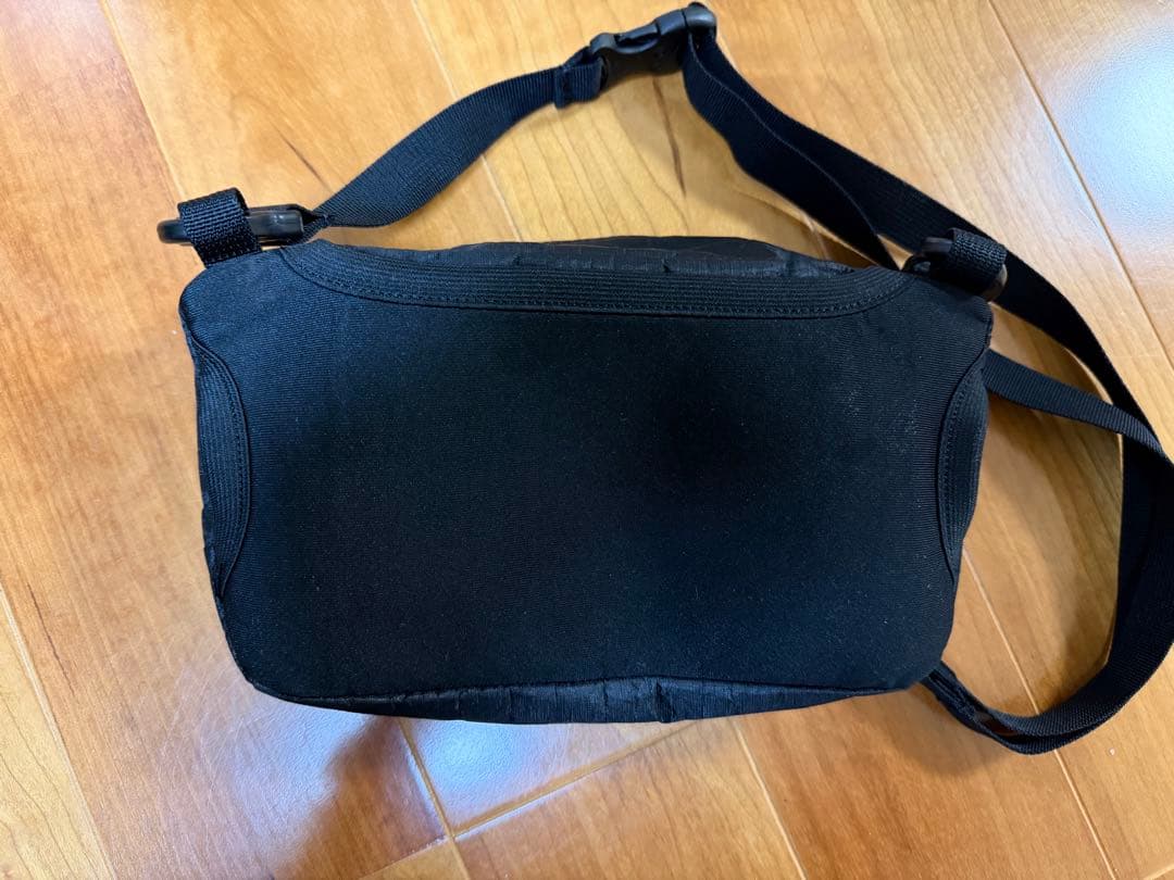 山旅ダイニーマ製ULサコッシュ・黒