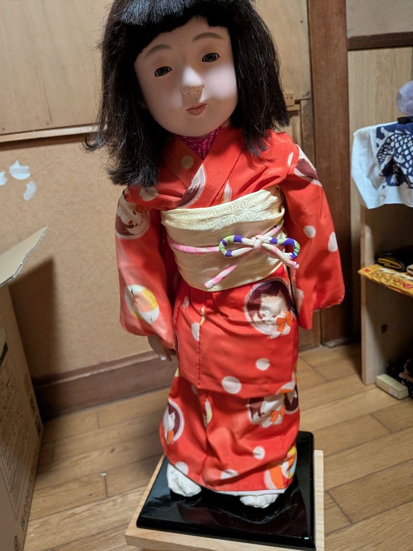 多きな人形