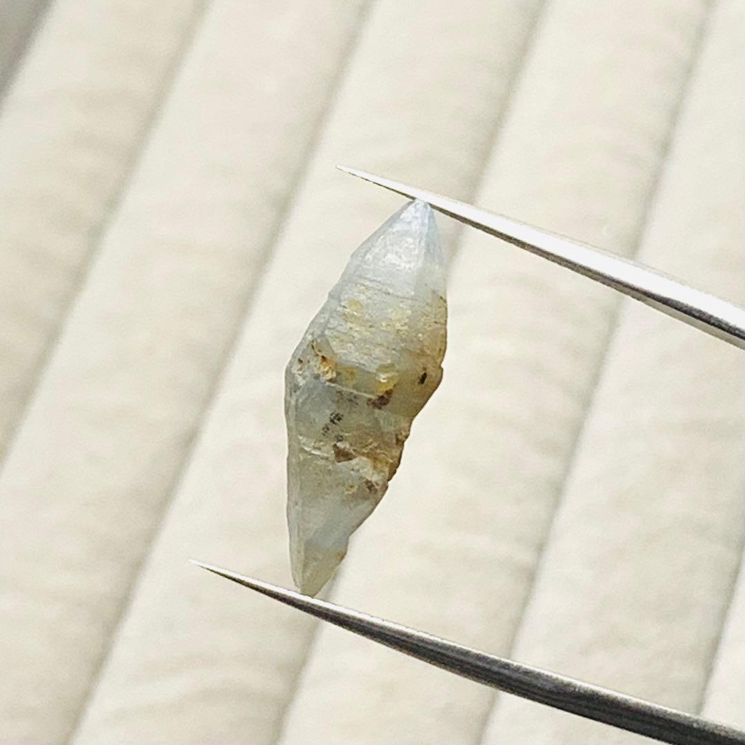 大粒‼︎ 世界的に珍しいスリランカ産　サファイア原石(ガラスボディ)②