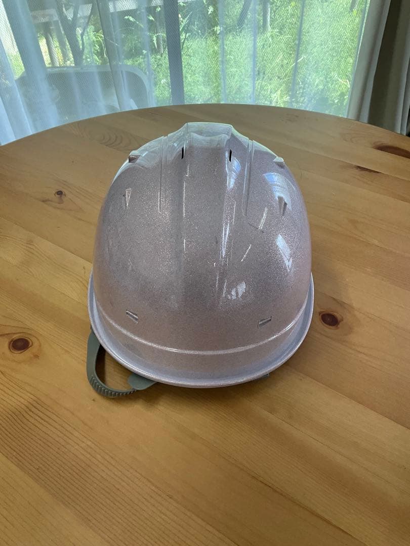 薄いピンク防災ヘルメット ラメ入り安全ヘルメット（通気孔付き・作業用）