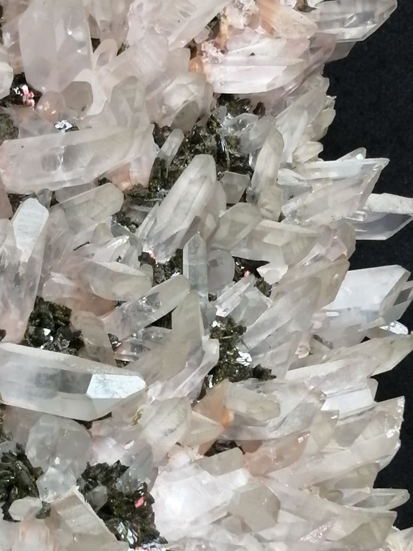 水晶 エピドート 共生クラスター（グリーントルマリン）3.9kg ーtot015