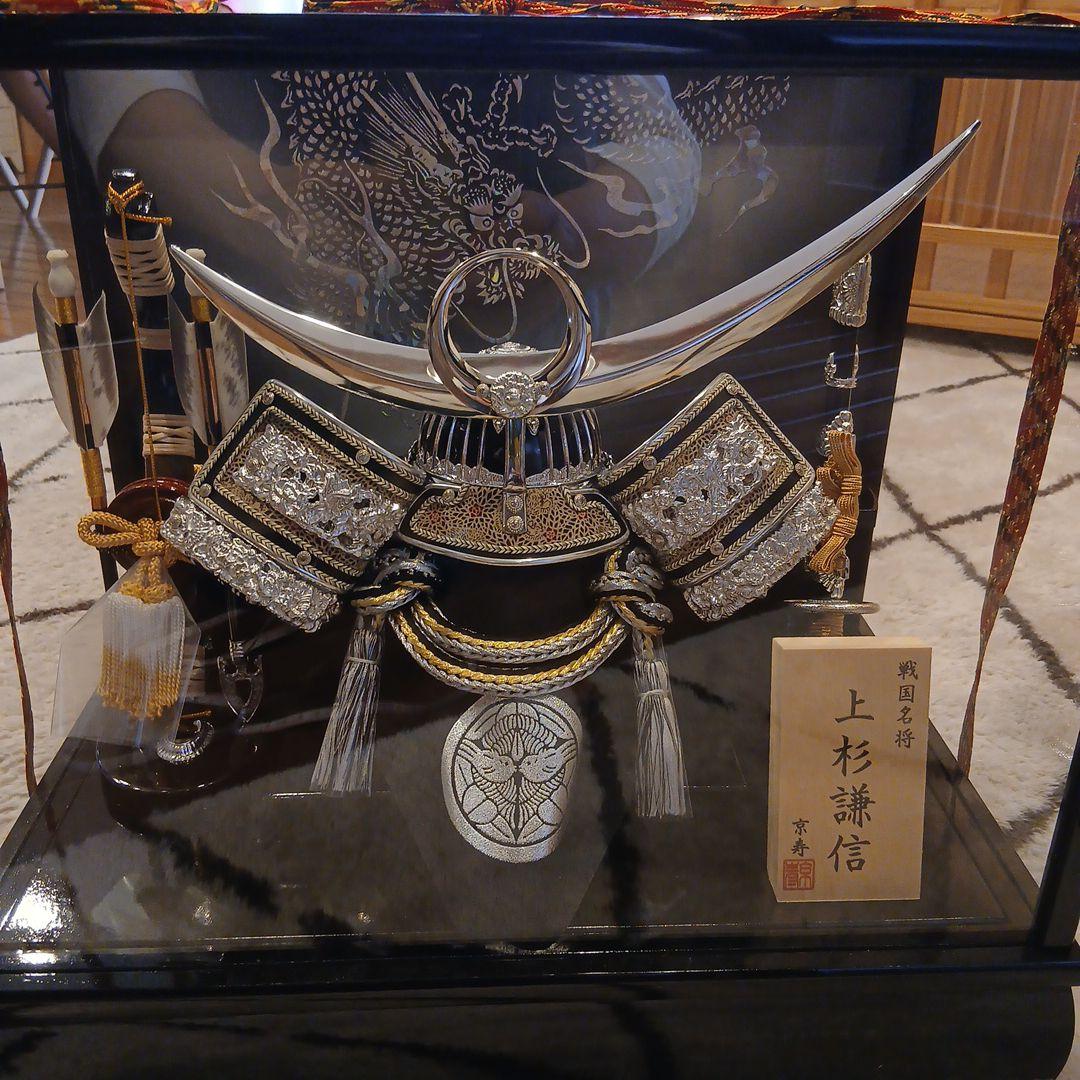 上杉謙信 五月人形 武将兜 ガラスケース付き