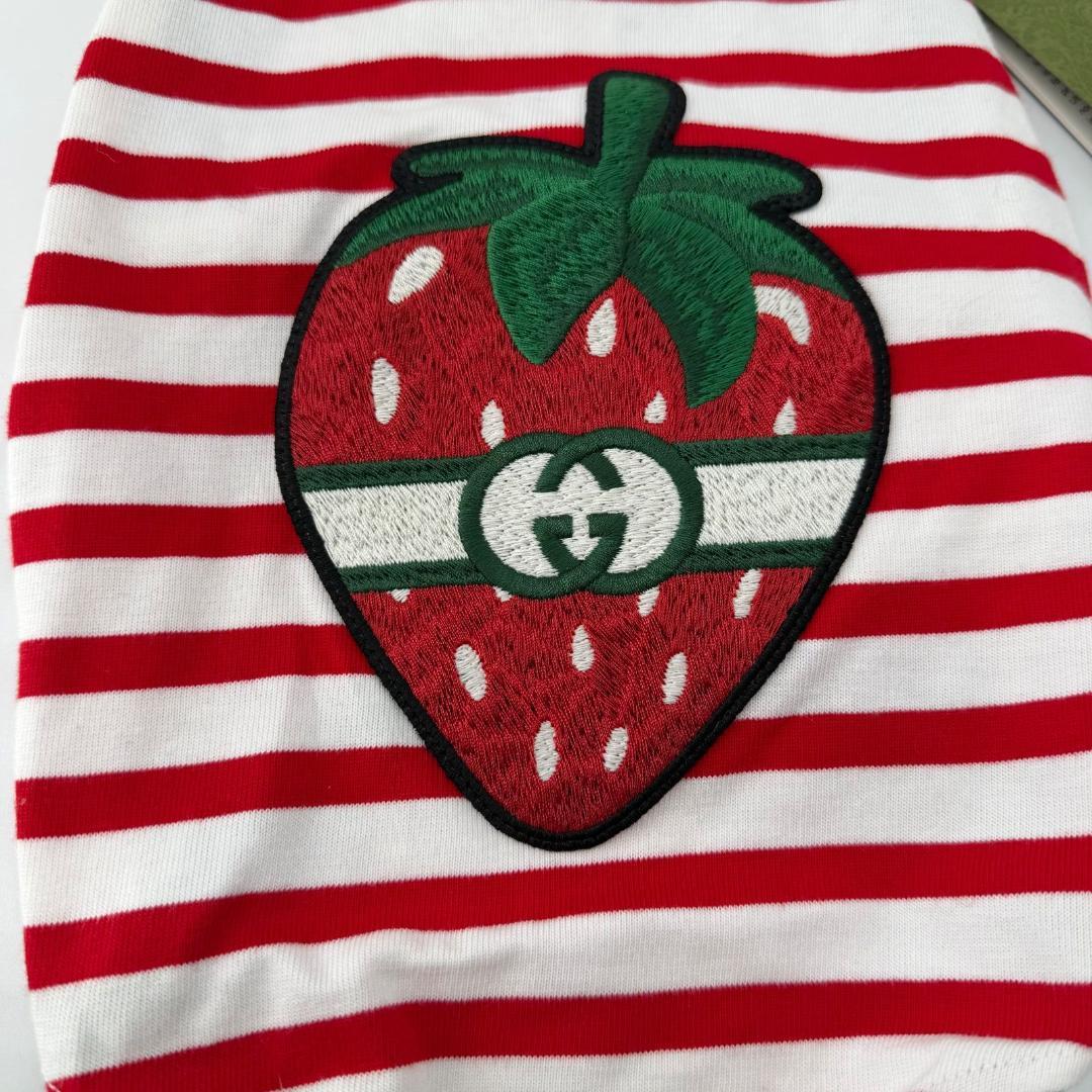 16250✨新品タグ付き✨GUCCI 犬服 いちご刺繍 赤白 ボーダー柄