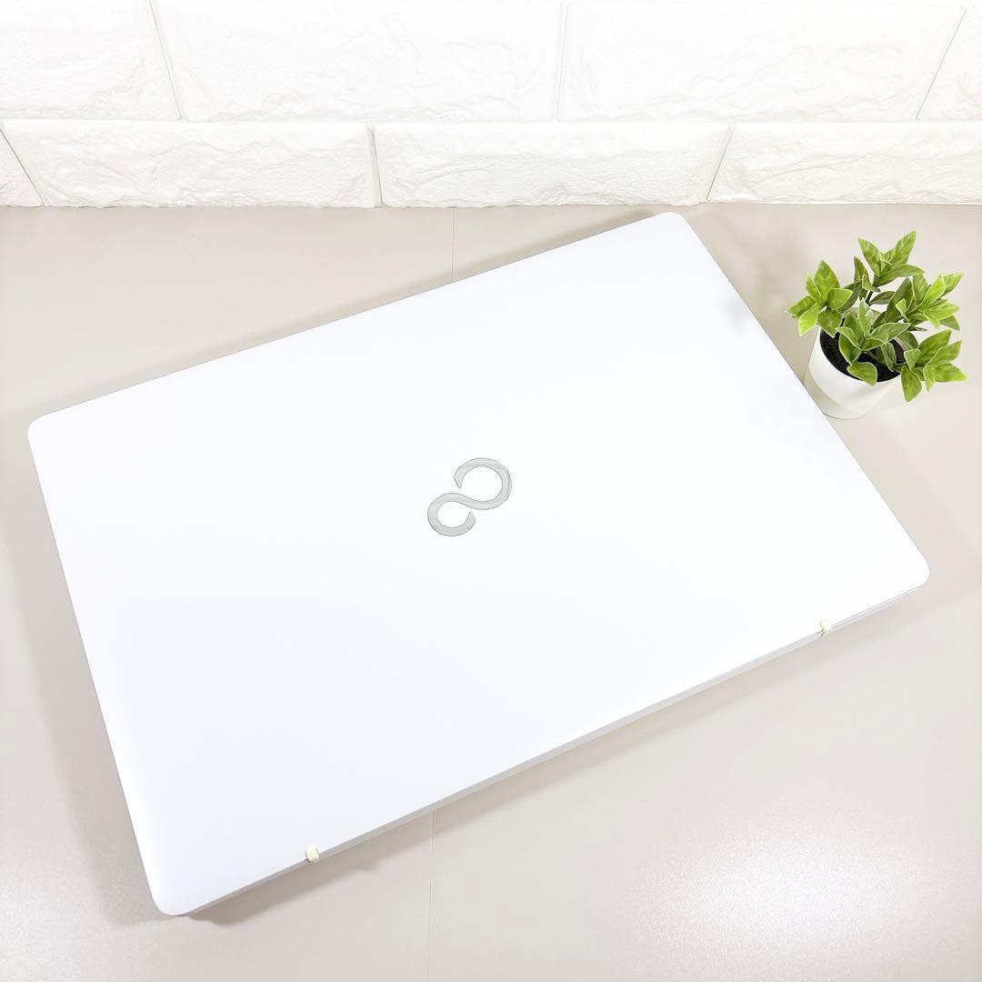 高性能i7✨メモリ16GB 新品SSDで快適 ホワイト ノートパソコン 富士通