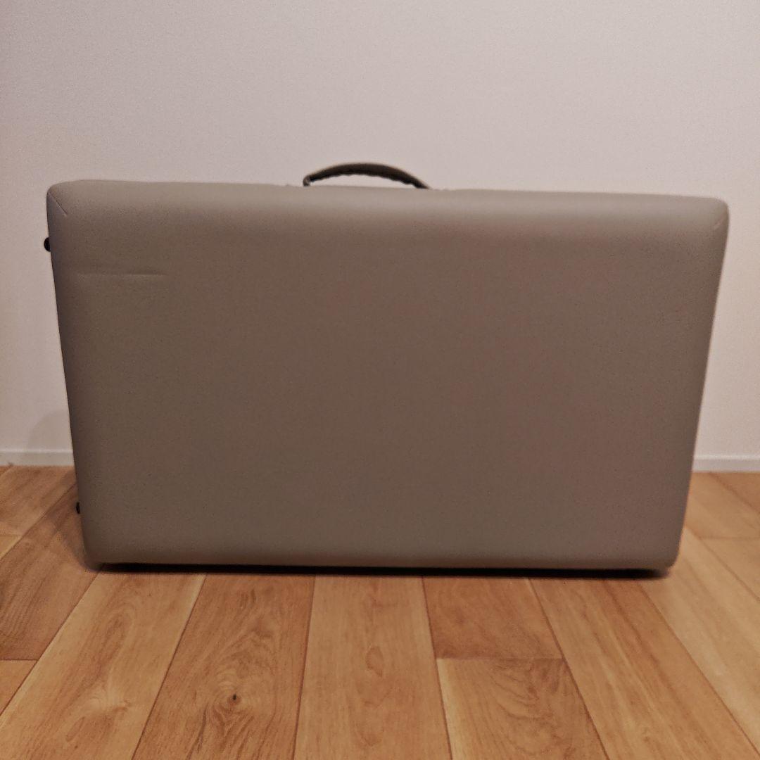 美品　折りたたみ式　マッサージベッド　施術台　エステ　マッサージ