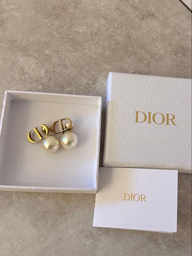 Dior パール付きピアス