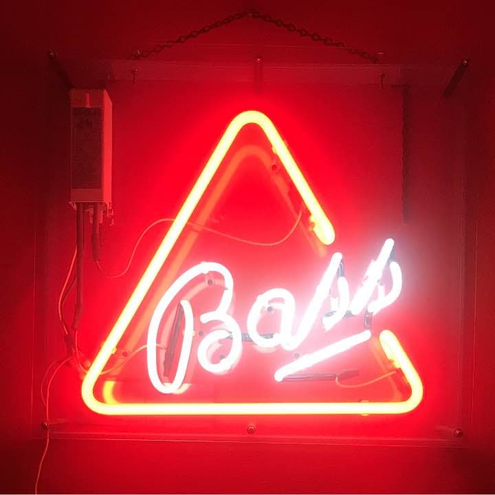 バス ペールエール ネオン管