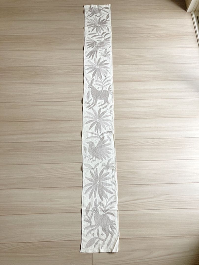 新品＊テーブルランナー＊グレー系＊オトミ刺繍＊メキシコ雑貨＊キッチン＊インテリア