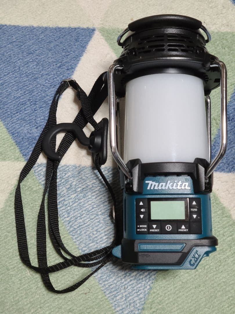 Makita MR053 充電式ランタン付ラジオ