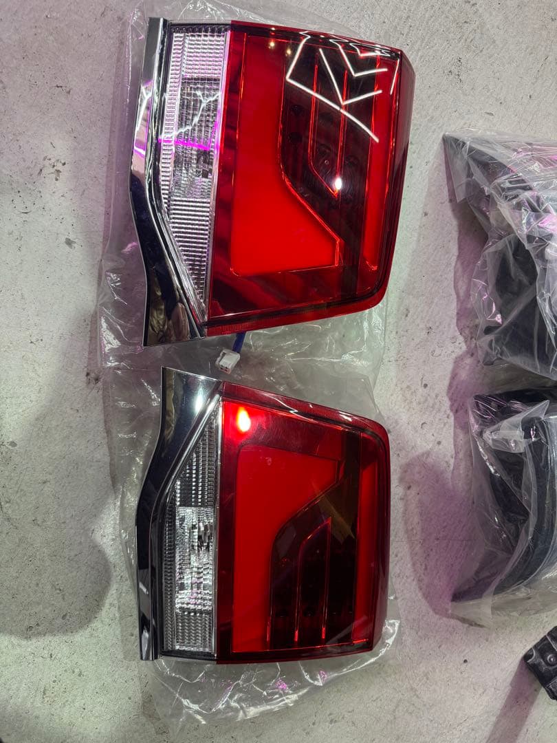 ランクル200純正テールライト