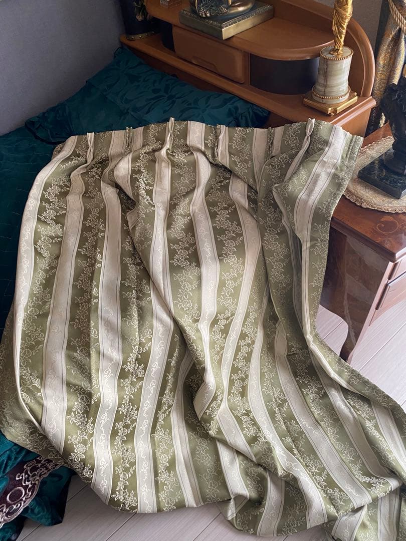 もち@プロフィール必読♡ アンティークカーテンとミラーレスレース