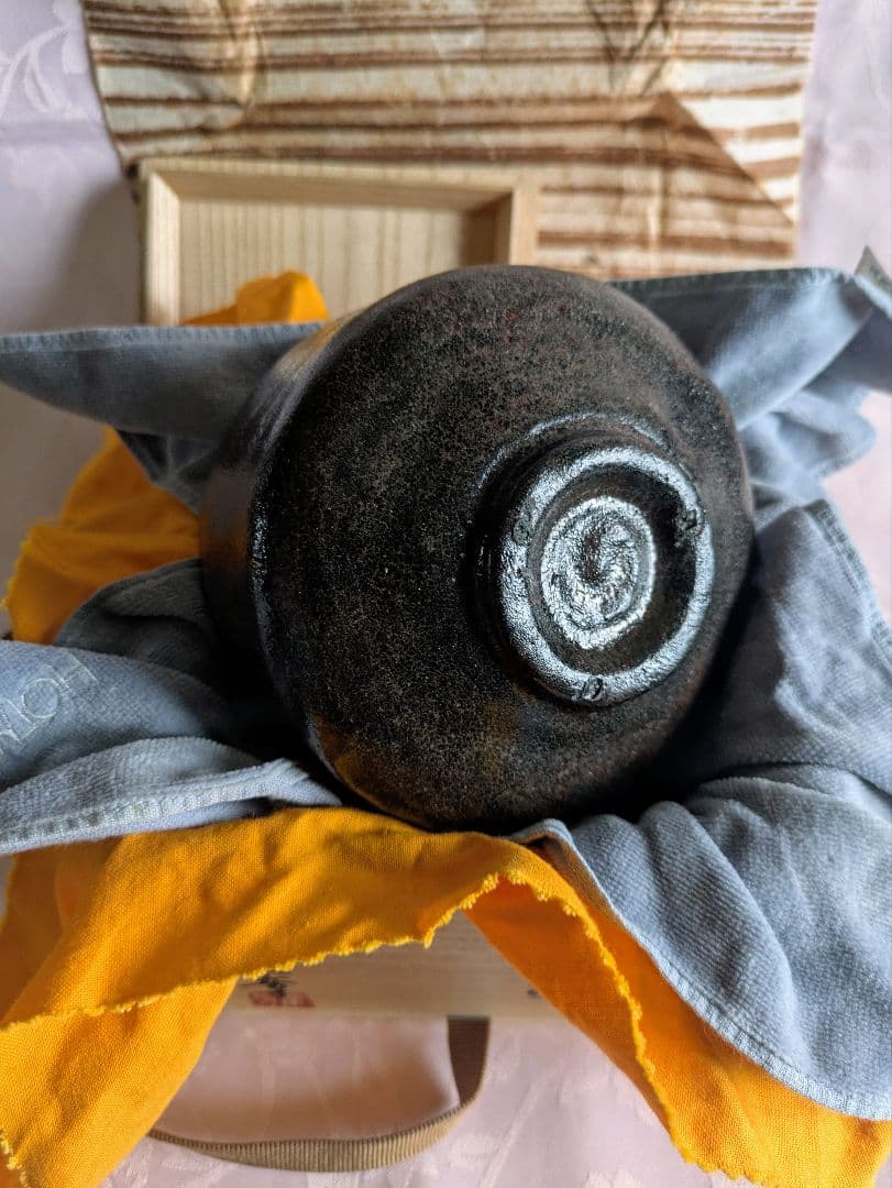 朱釉黒　楽茶碗　名陶芸家 田川雅章 作　直筆の共箱　侘び寂び　絶版