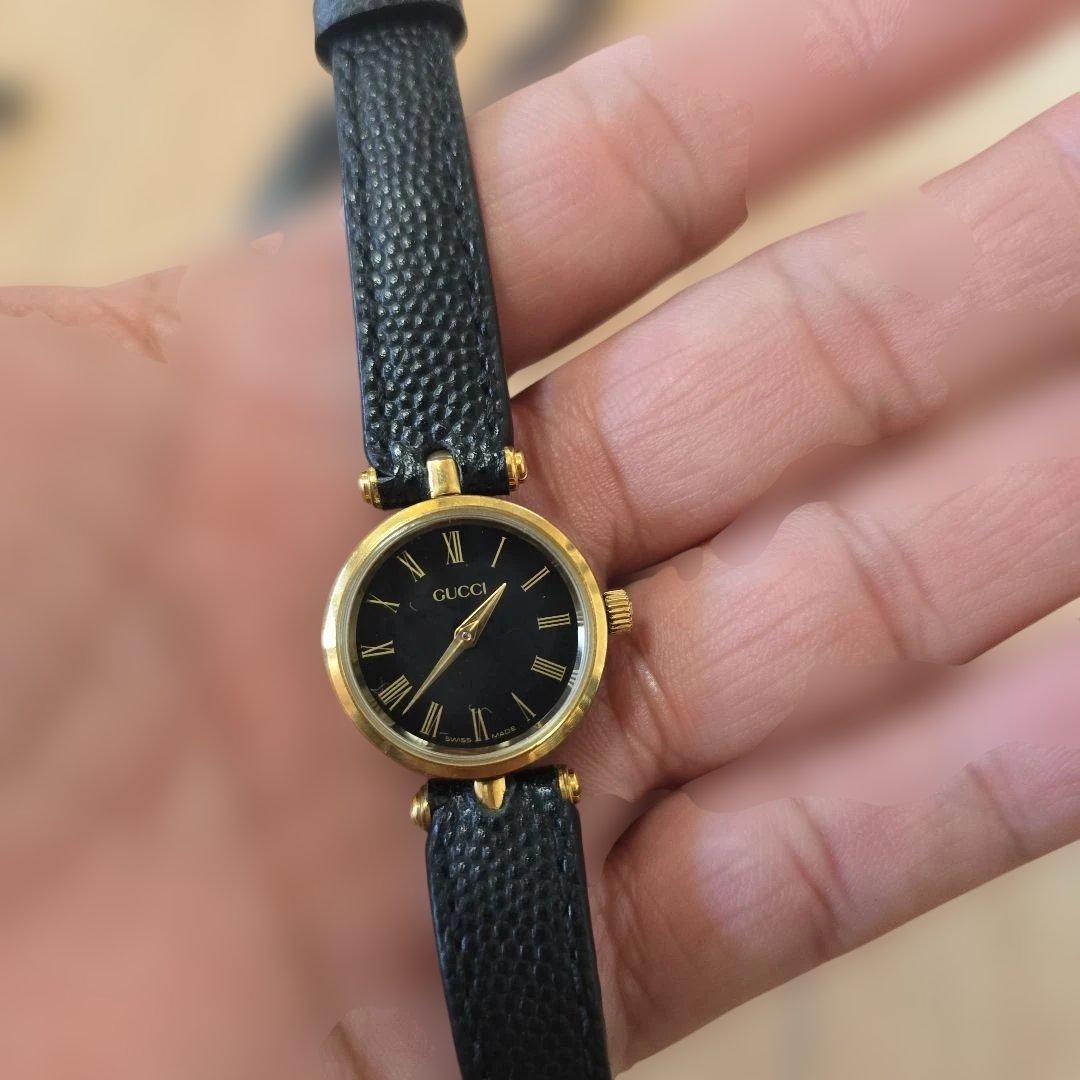 GUCCI アナログ腕時計 ブラック/ゴールド