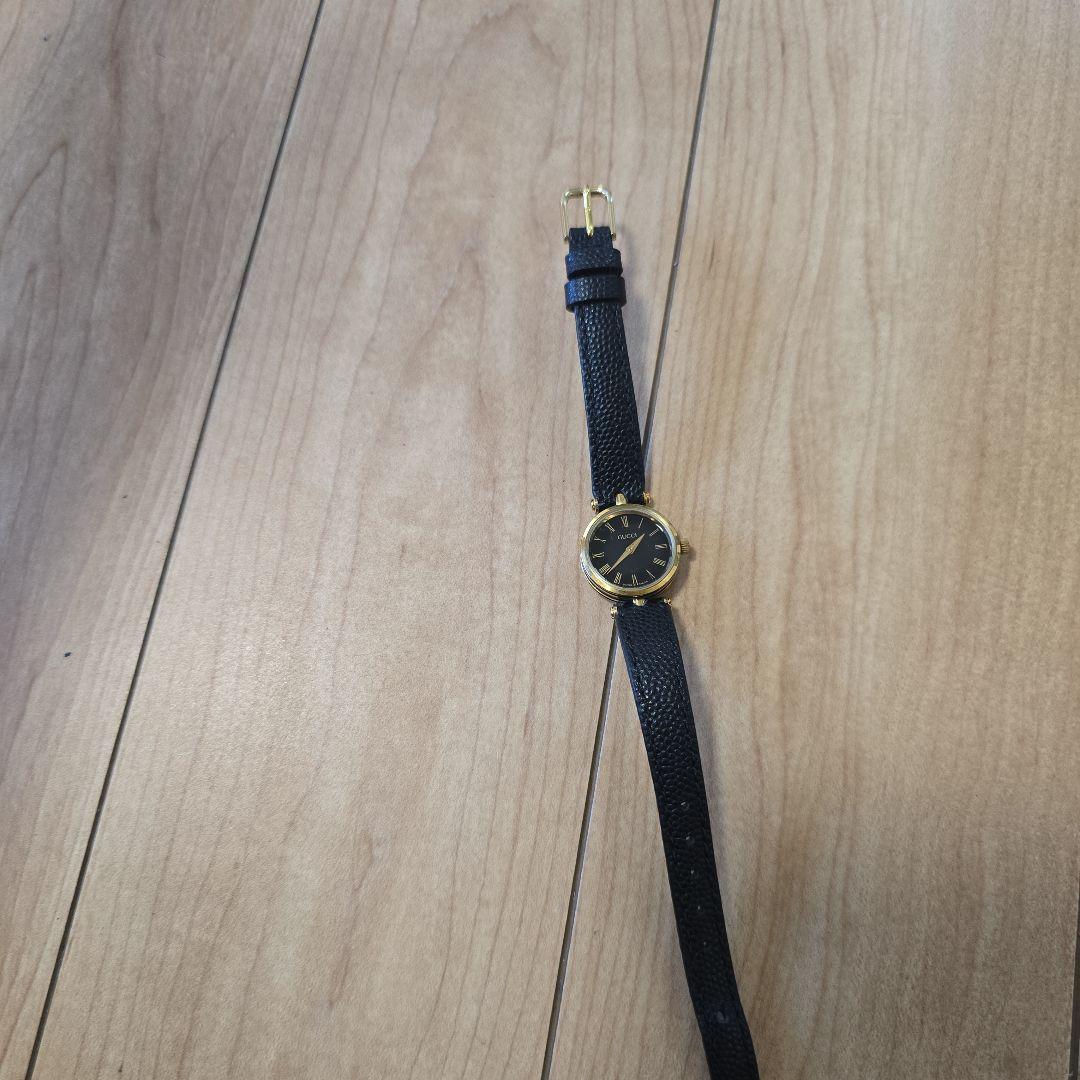 GUCCI アナログ腕時計 ブラック/ゴールド