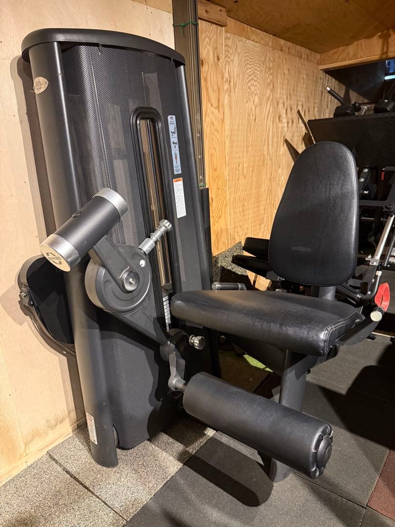 GYM80 レッグエクステンション