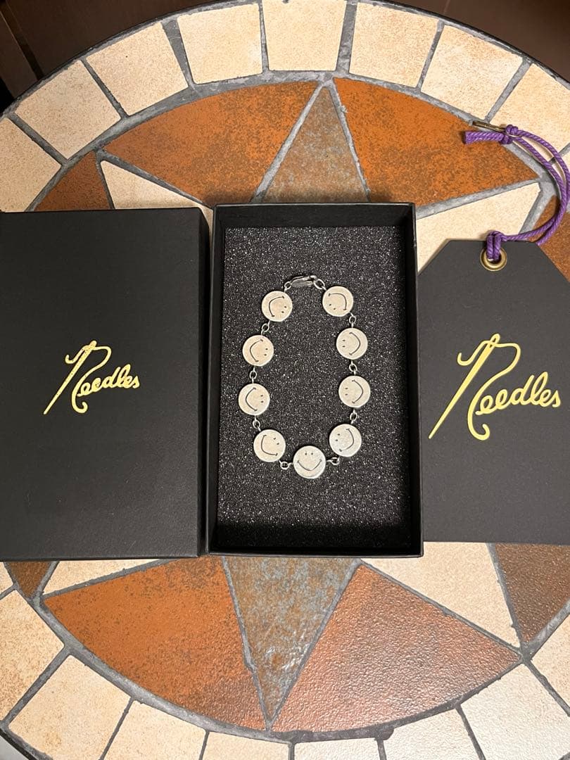 Needles スマイルブレスレット