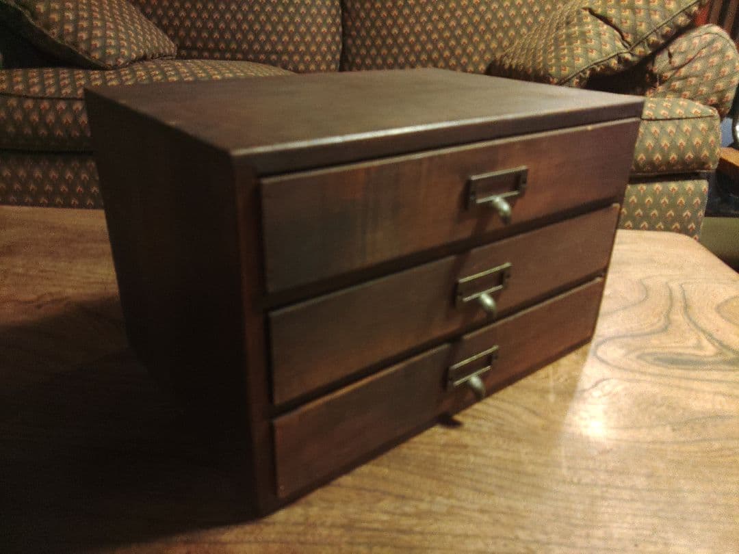 シェルフ　チェスト　小箪笥　木製3段　小物入れ　卓上　ヴィンテージ　収納　棚