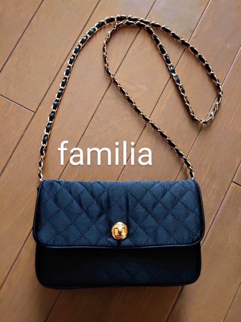 ファミリア familia サテン キルティング ショルダー バッグ ブラック