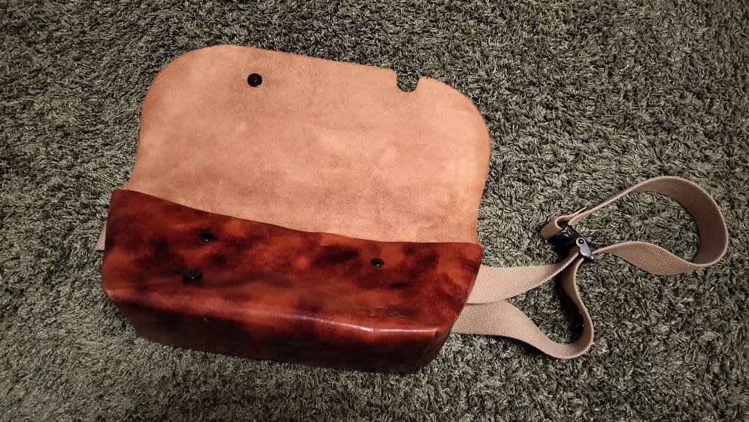 メッセンジャーバッグ