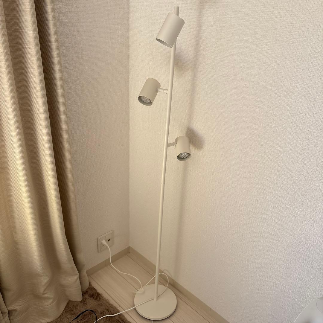 【美品】IKEA NYMÅNE ニーモーネ フロアランプ　ホワイト　LED電球