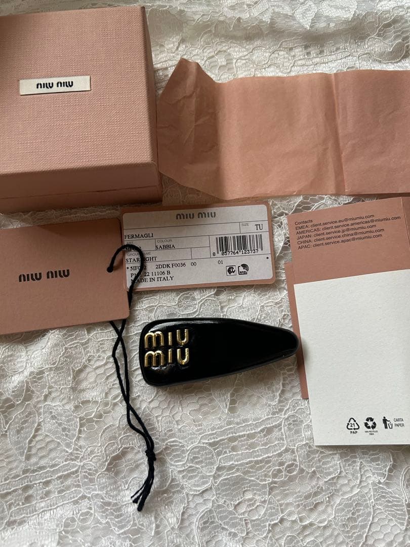 ミュウミュウ パテントレザー ヘアクリップ　極美品