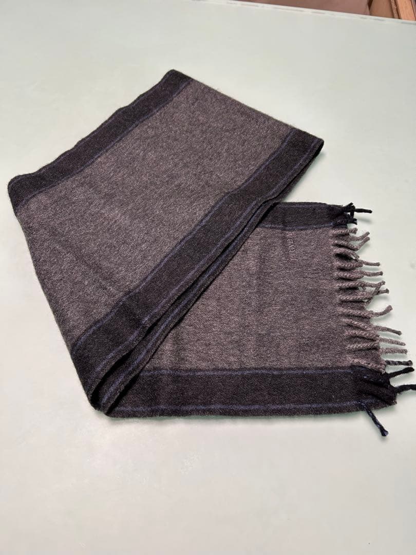 PRADA グレー系 ストライプ マフラー