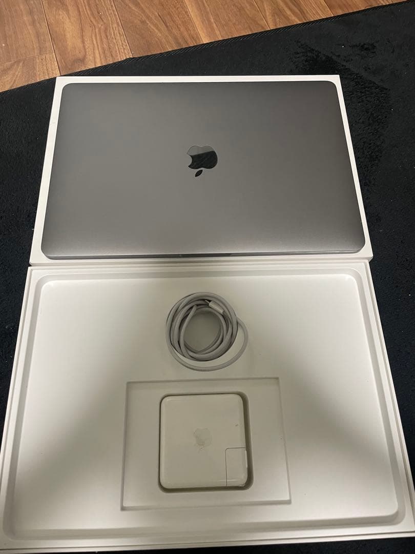 MacBook本体 MacBook Pro 13\" TouchBar Core i5 8/256GB