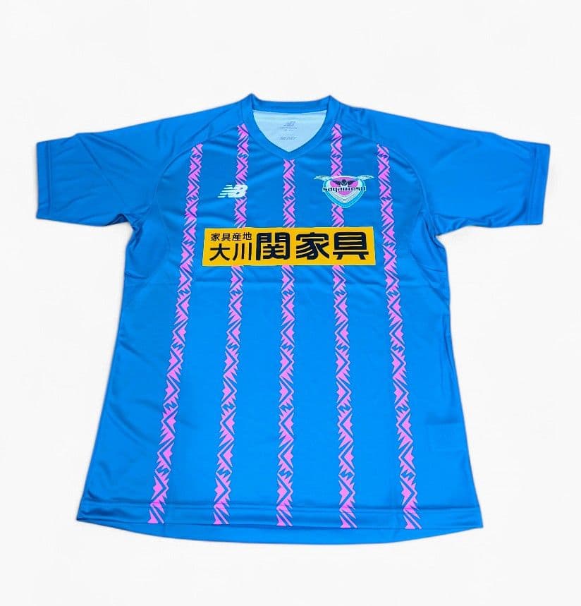 サガン鳥栖ファンクラブ会員限定特典のトレーニングシャツ（未使用品）。