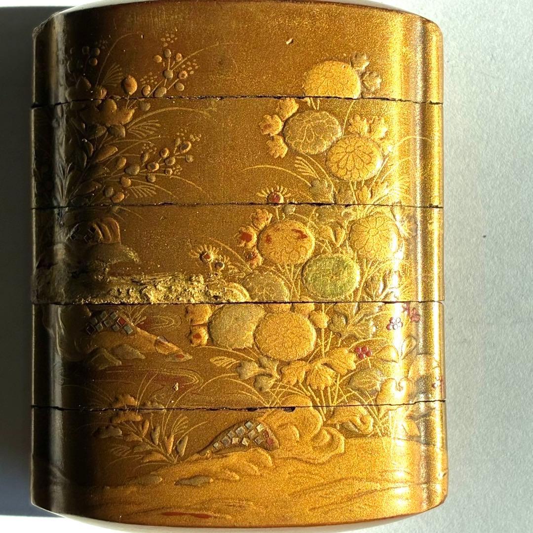 時代物　秋草金蒔絵　印籠　18