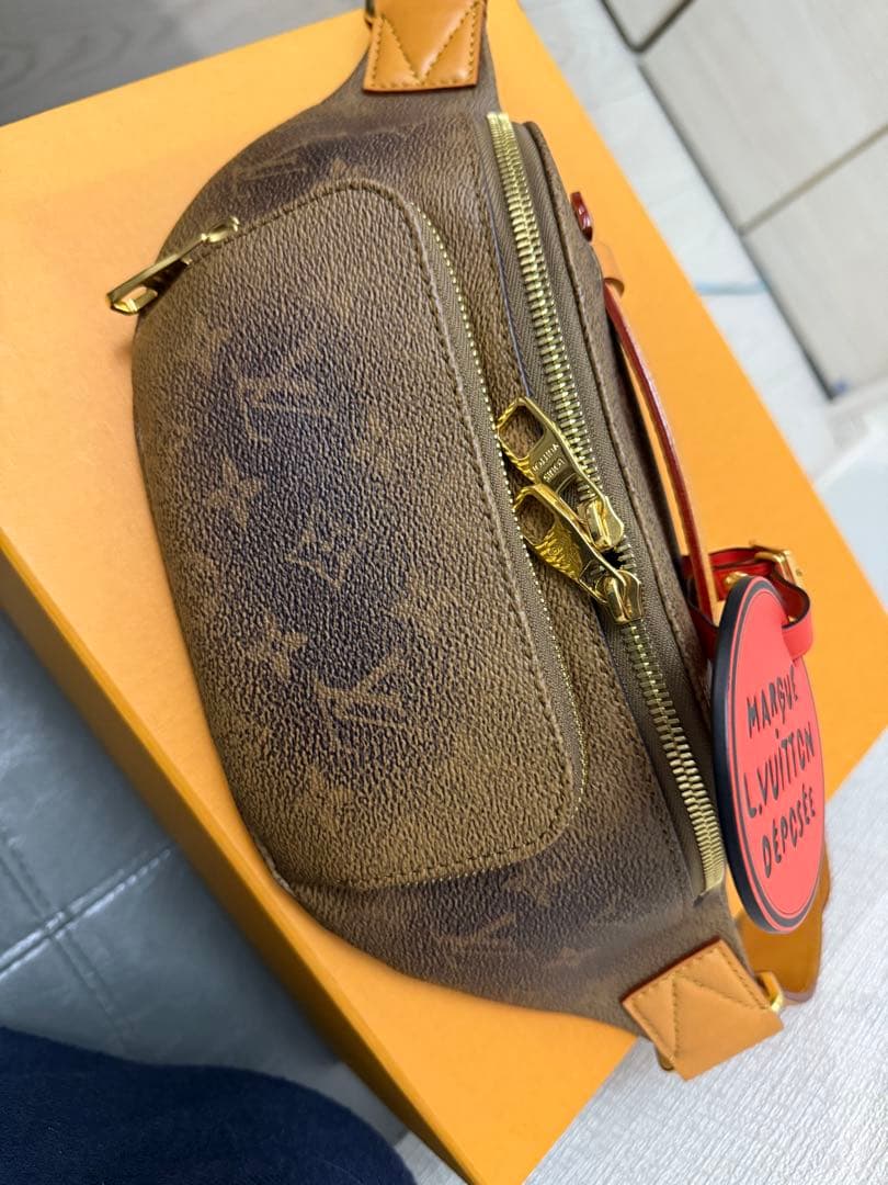 ルイヴィトン　バムバッグ　ほぼ新品