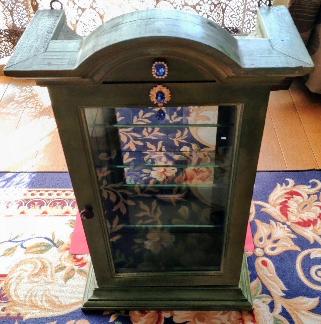 グリーン木製3段ガラスキャビネット