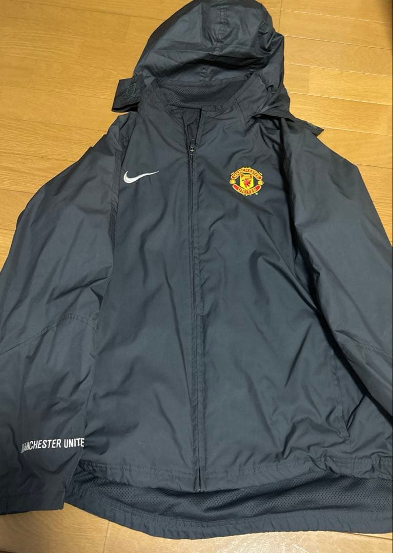Manchester united vodafone ナイロンジャケット　ピステ