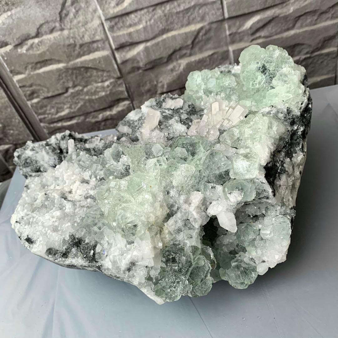 自然の神秘☆大型淡いグリーンフローライト原石クラスター