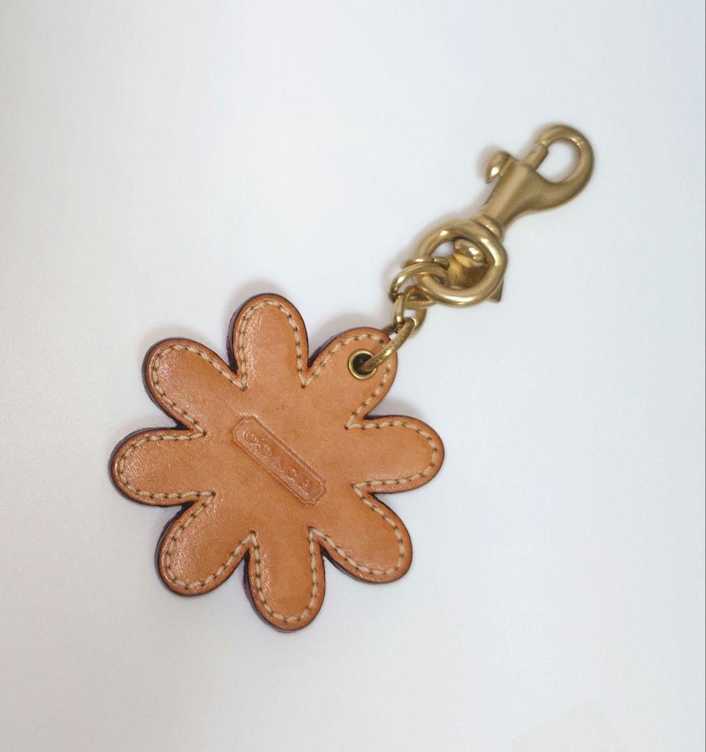 シグネチャー デイジー マーガレット 花 フラワー キーリング チャーム