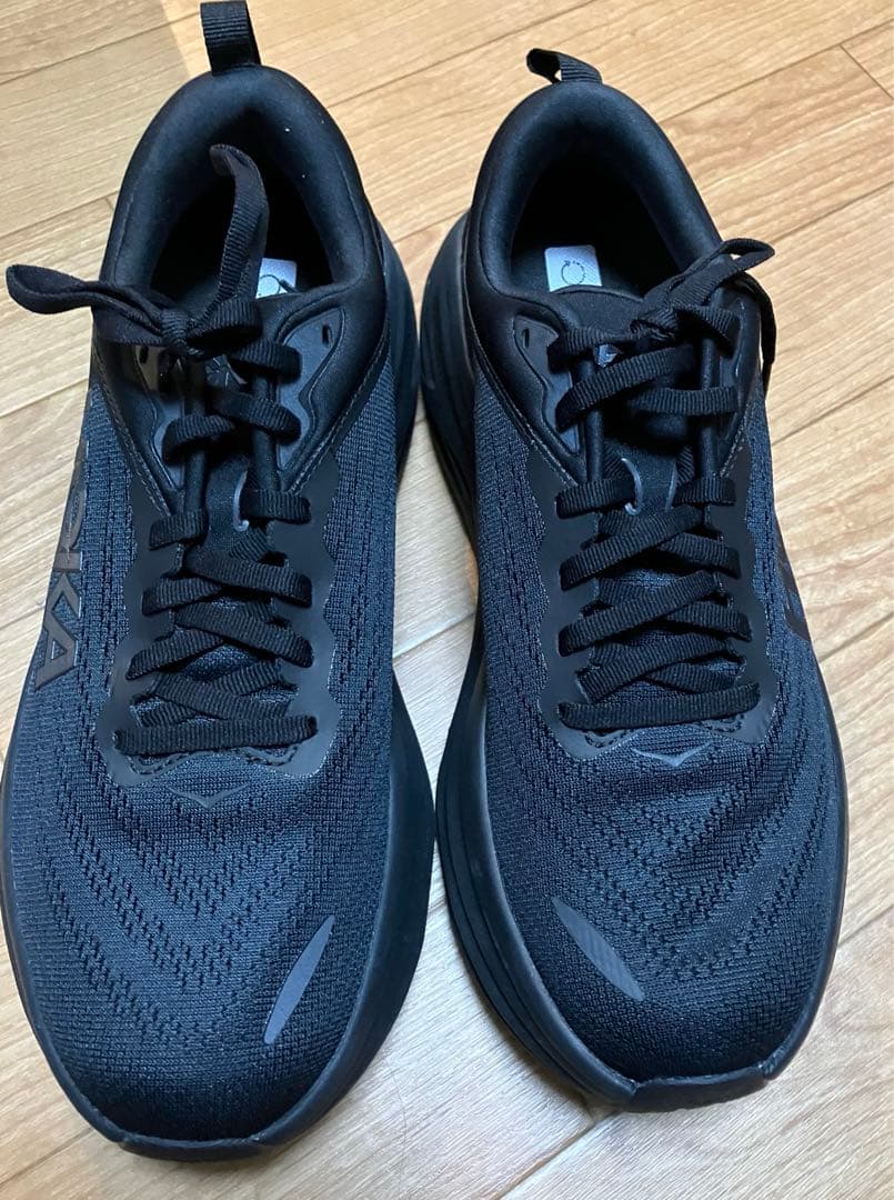 『レッドスネーク』HOKA ブラック ランニングシューズ