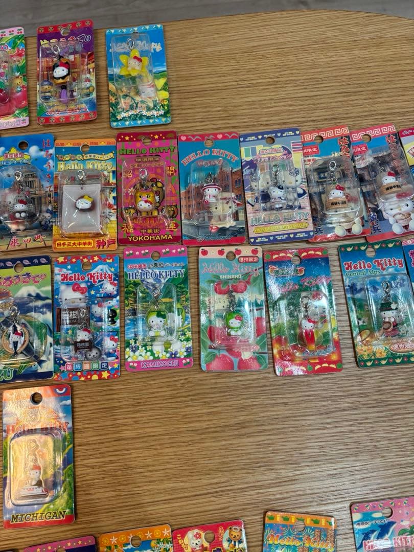 【レアまとめ売り】ご当地キティ　194個　ハローキティストラップ　根付け
