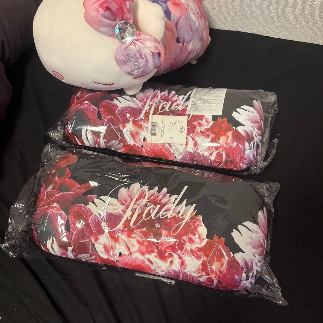 【完売品】Rady♡リゾフラカークッション 低反発 2個 新品未使用未開封