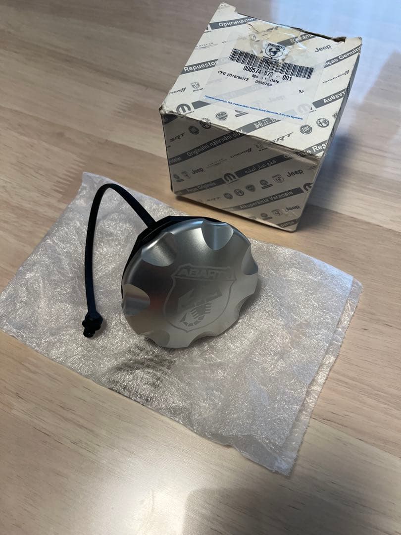 アバルト純正オプション　アルミ製フューエルキャップ フィアット イタリア