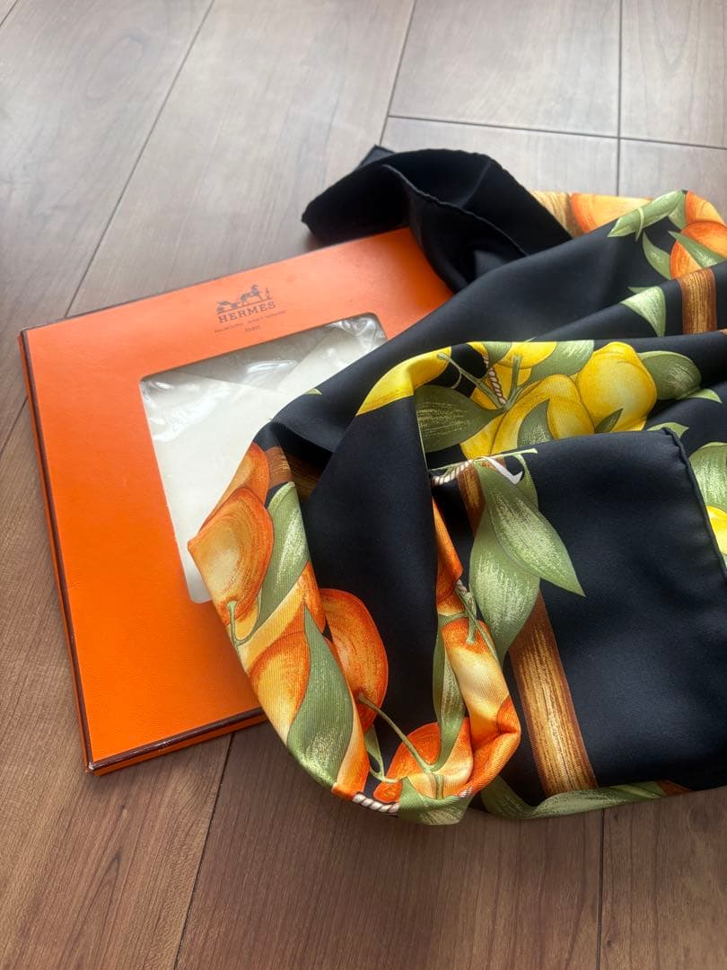 HERMESスカーフ　フルーツ柄