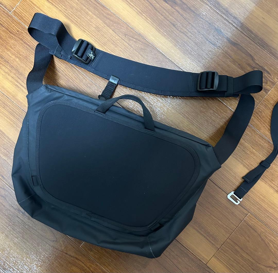 アークテリクス グランヴィル 10 クーリエ バッグ ブラック