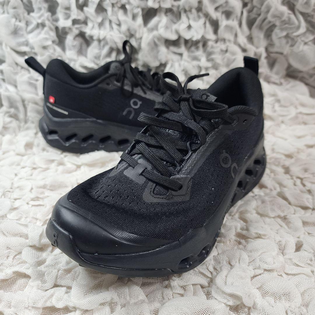 美品 オン クラウドサーファー トレイル2 スニーカー