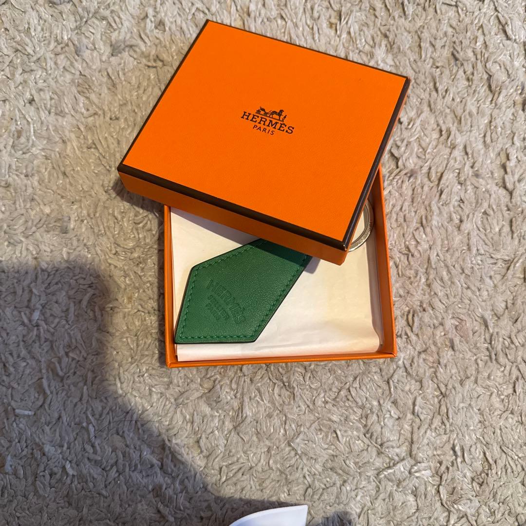 HERMES グリーンレザーキーホルダー
