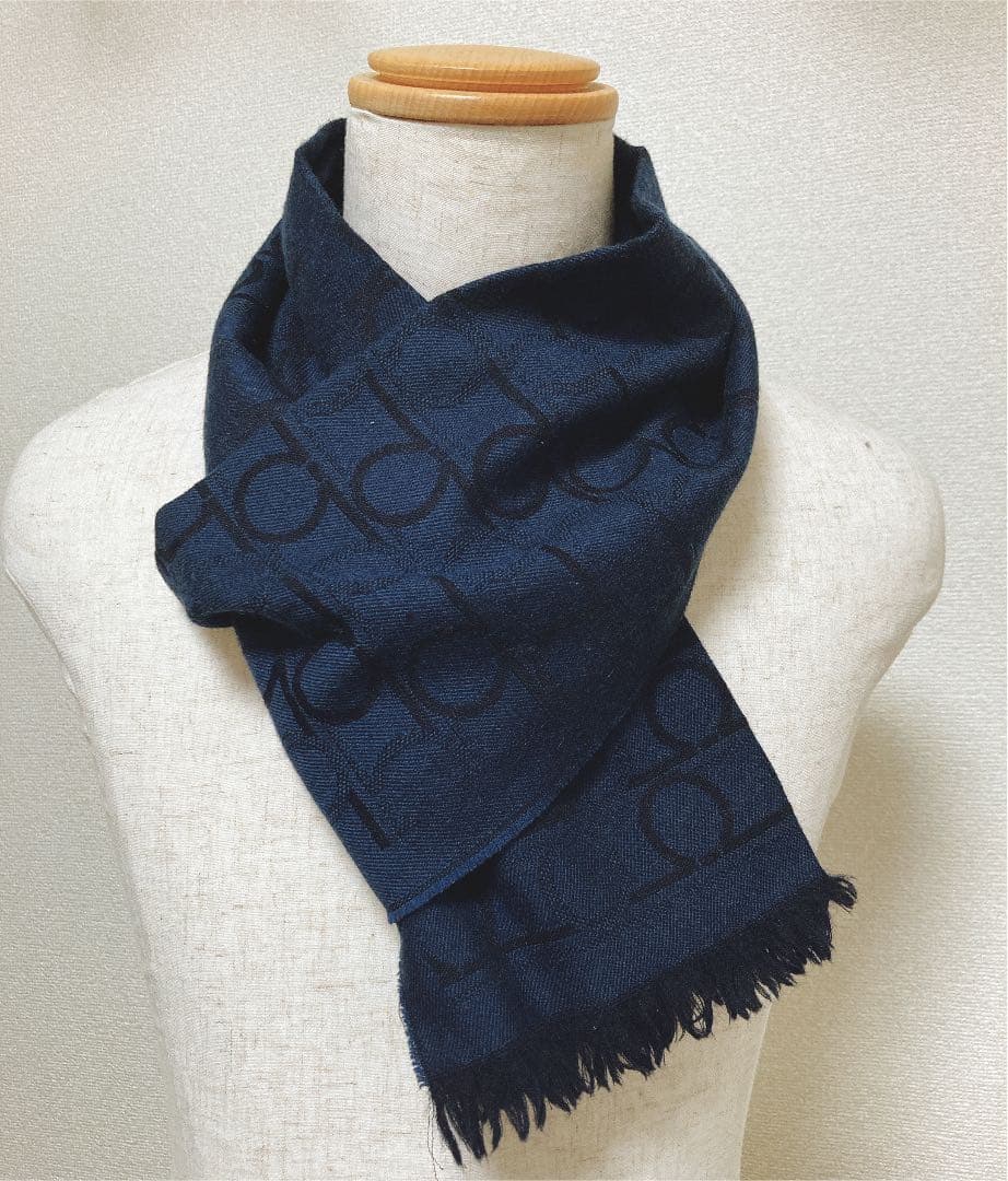 あ*ら様 フェラガモ　マフラー