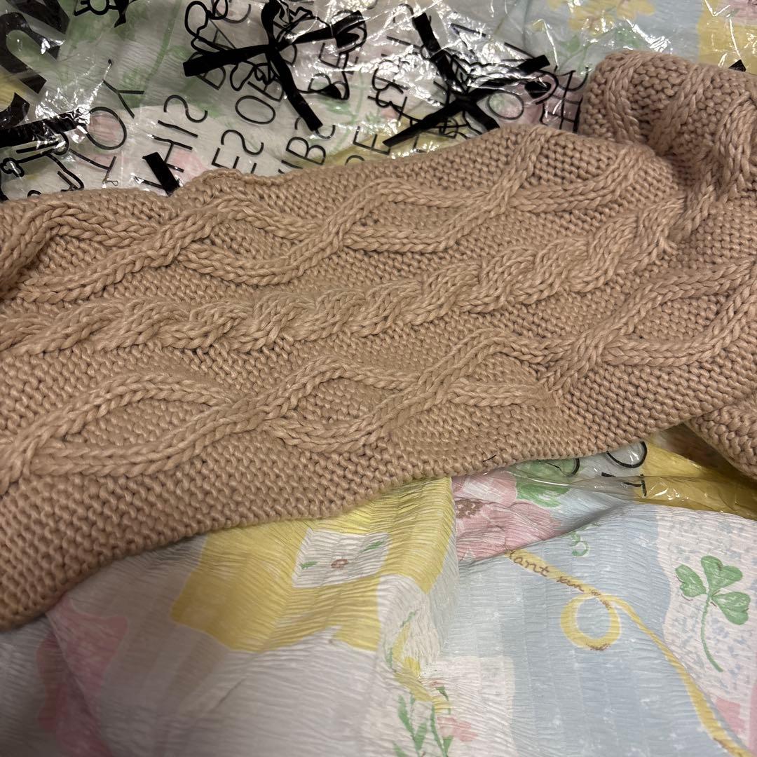 CUNE ふわふわウサギ付きケーブル編みマフラー