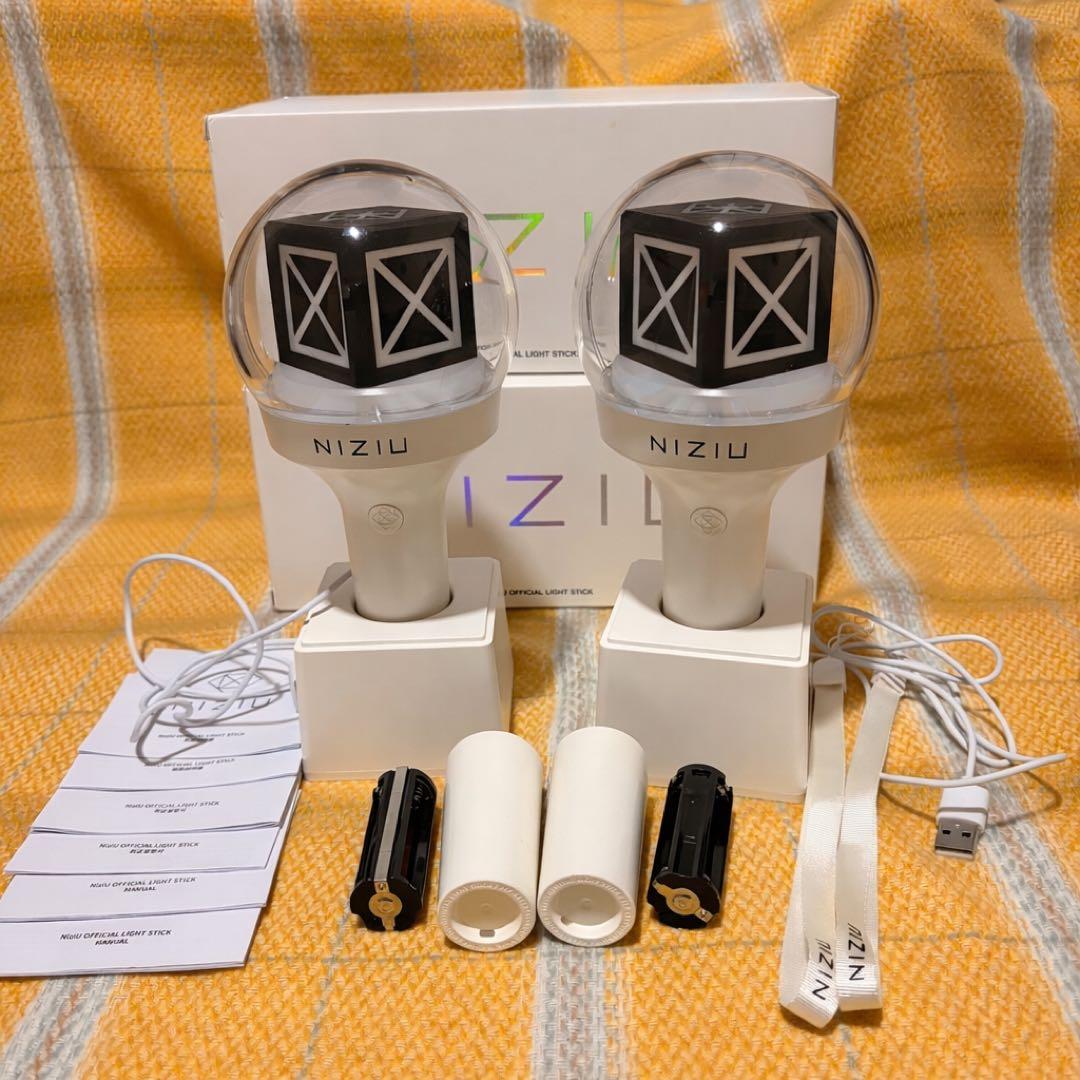 【匿名配送】NiziU 公式 ペンライト 2本セット