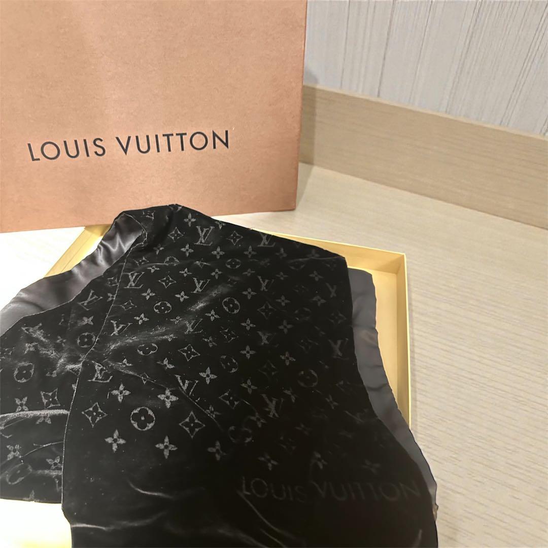 LOUIS VUITTON ブラックベルベットマフラー