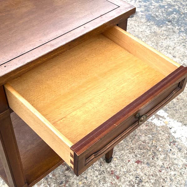 ドレクセルヘリテイジ　トライユン　サイドテーブル　ナイトテーブル