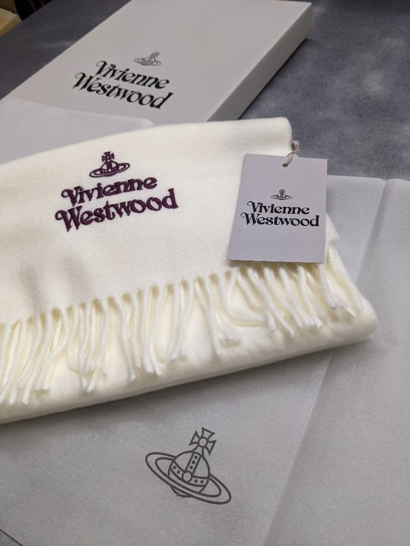 新品BOX/タグ付 ヴィヴィアンウエストウッド マフラー ホワイトマフラー