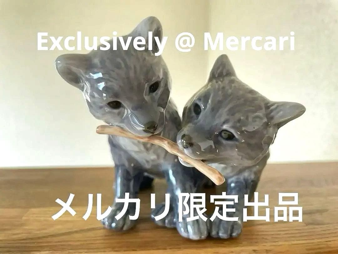 置物 Figurine: Two Arctic Fox Cubs
