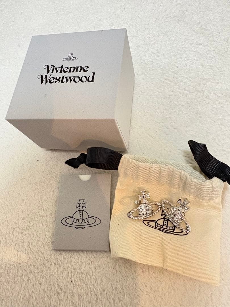 Vivienne Westwood ピアス 星と惑星モチーフ